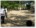 Au Laos on joue a la petanque.