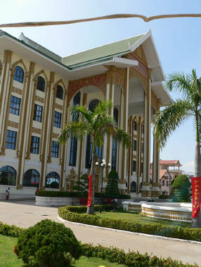 Le palais du peuple.