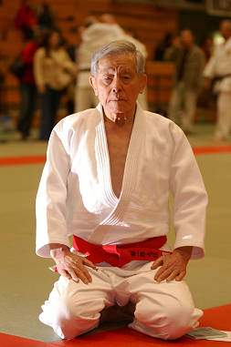 Ma&icirc;tre Ishiro Abe