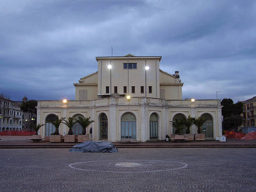 piazza brancondi lato mare